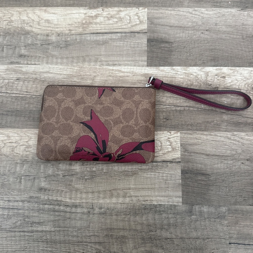 Coach wristlet - Picture 2 of 5